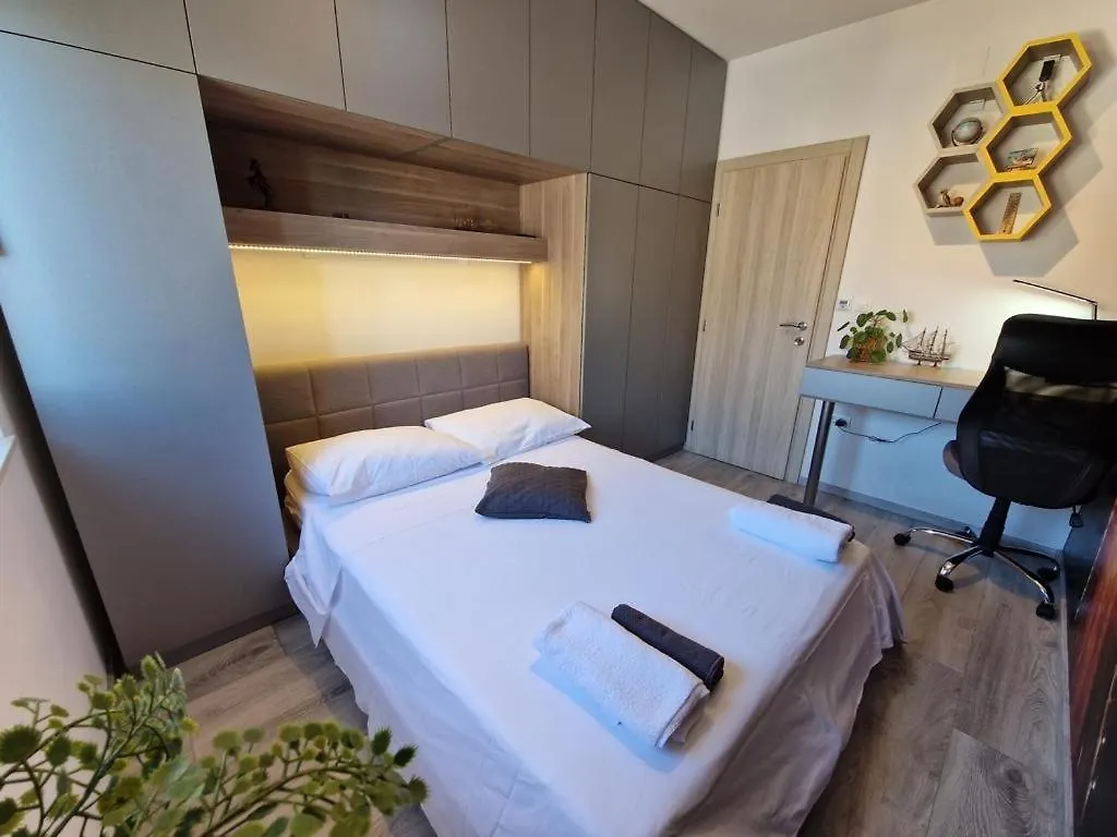 Apartments With A Parking Space Trogir - 22505 Croácia
