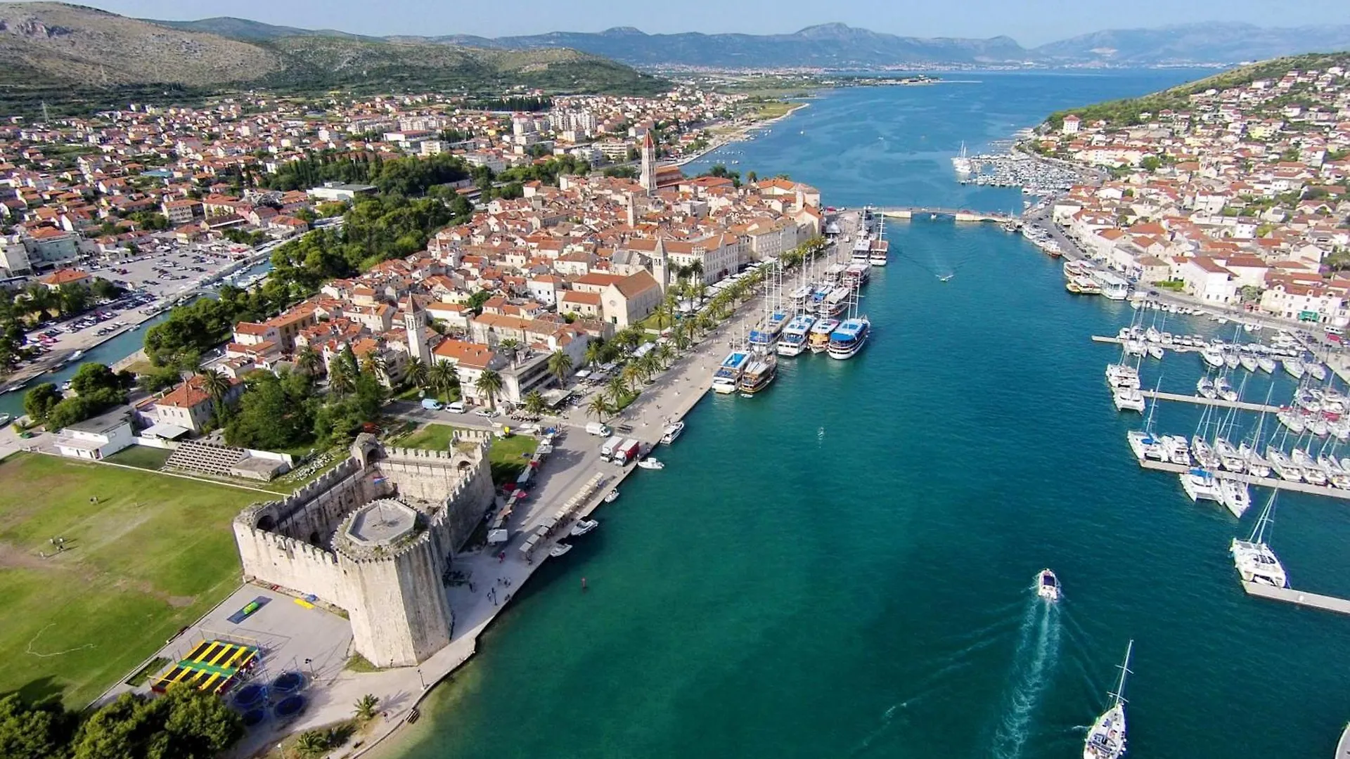 Apartments With A Parking Space Trogir - 22505 Croácia